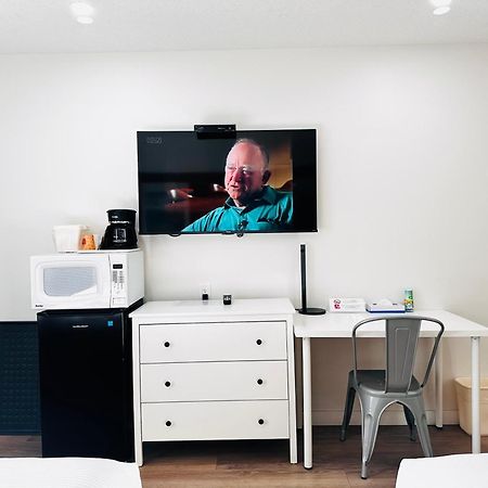 Cloud 9 Inn Whitecourt Buitenkant foto