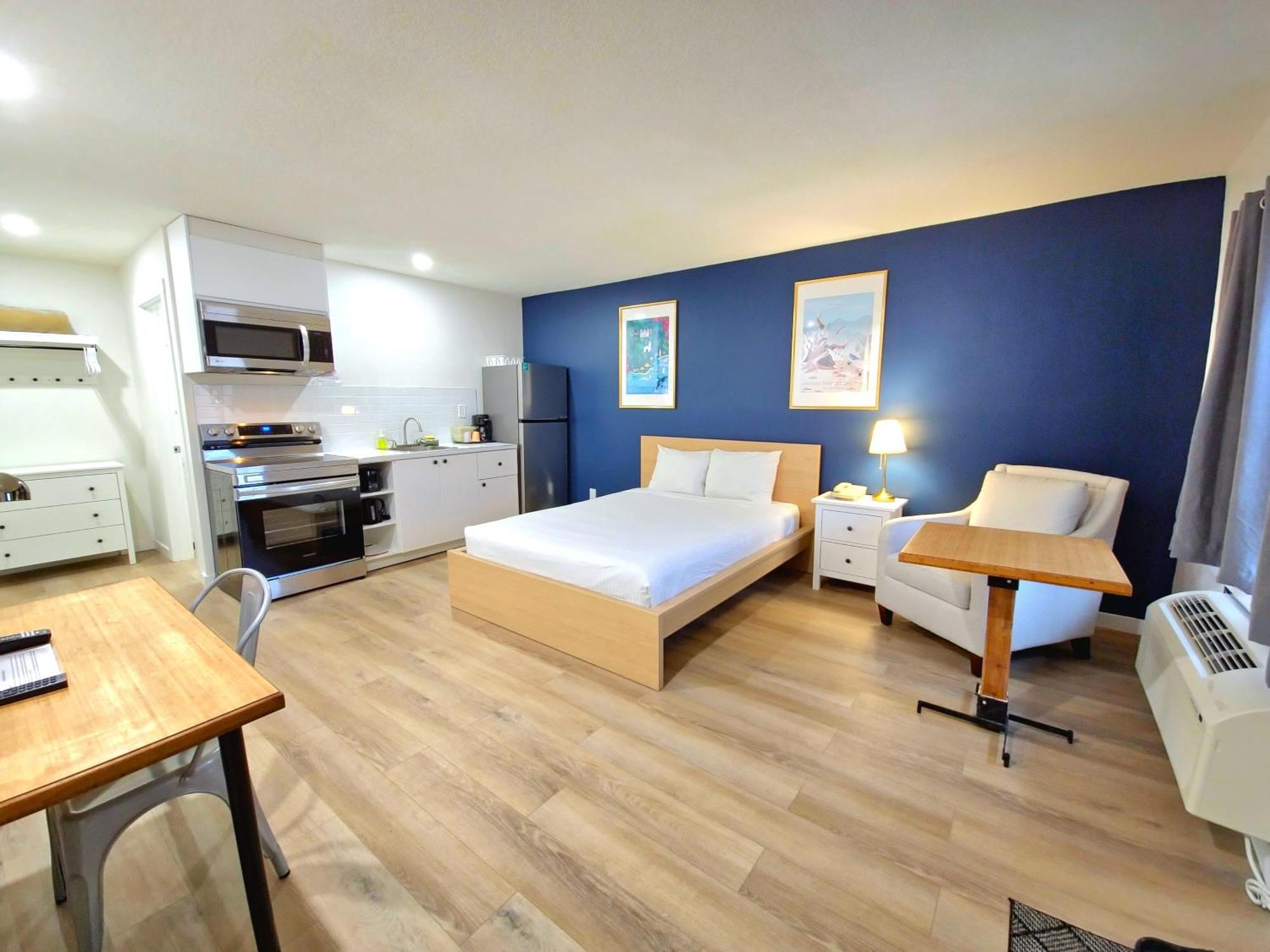 Cloud 9 Inn Whitecourt Buitenkant foto