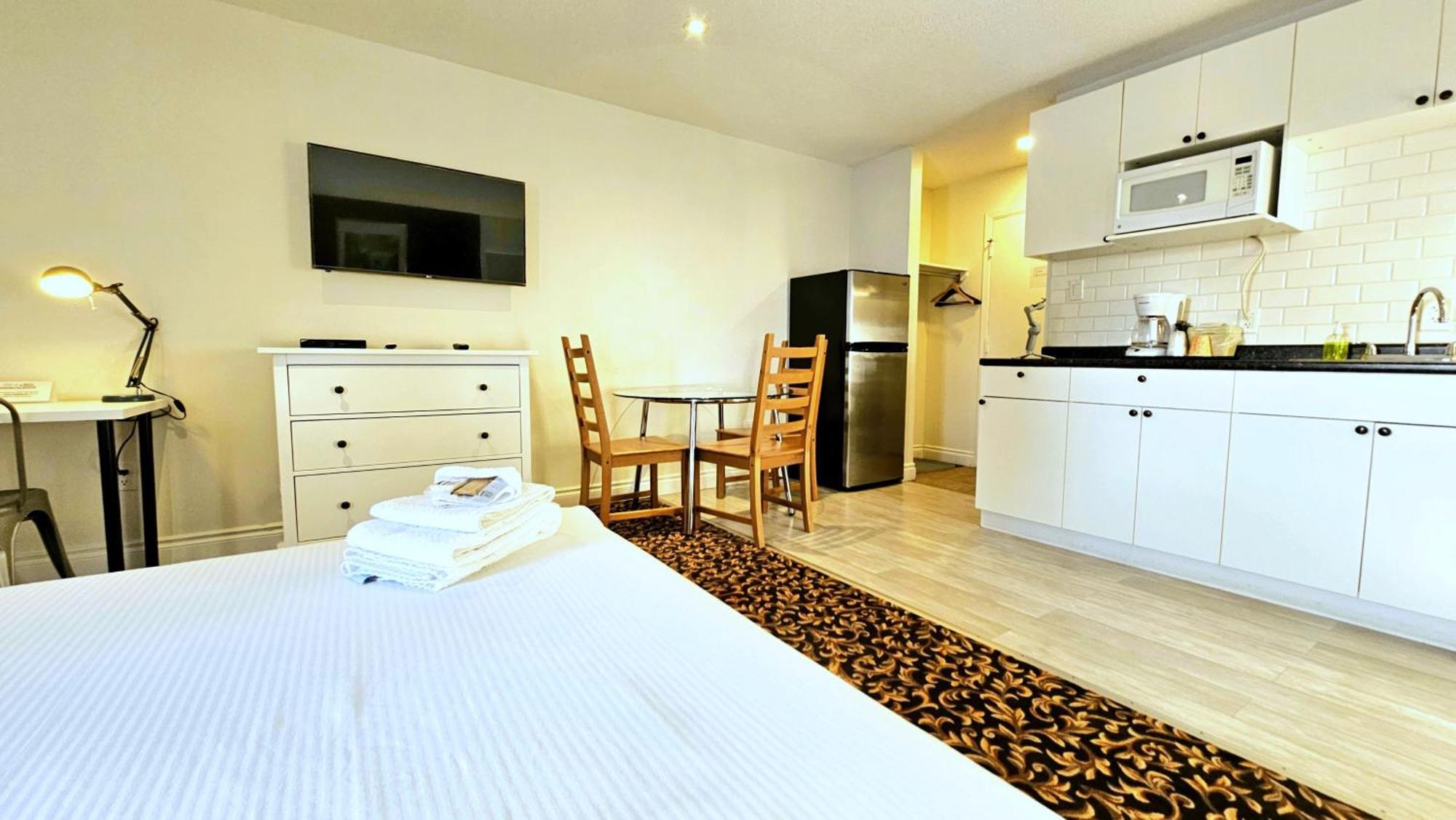 Cloud 9 Inn Whitecourt Buitenkant foto