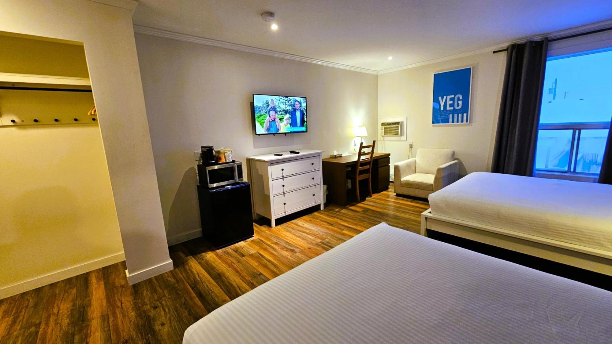 Cloud 9 Inn Whitecourt Buitenkant foto