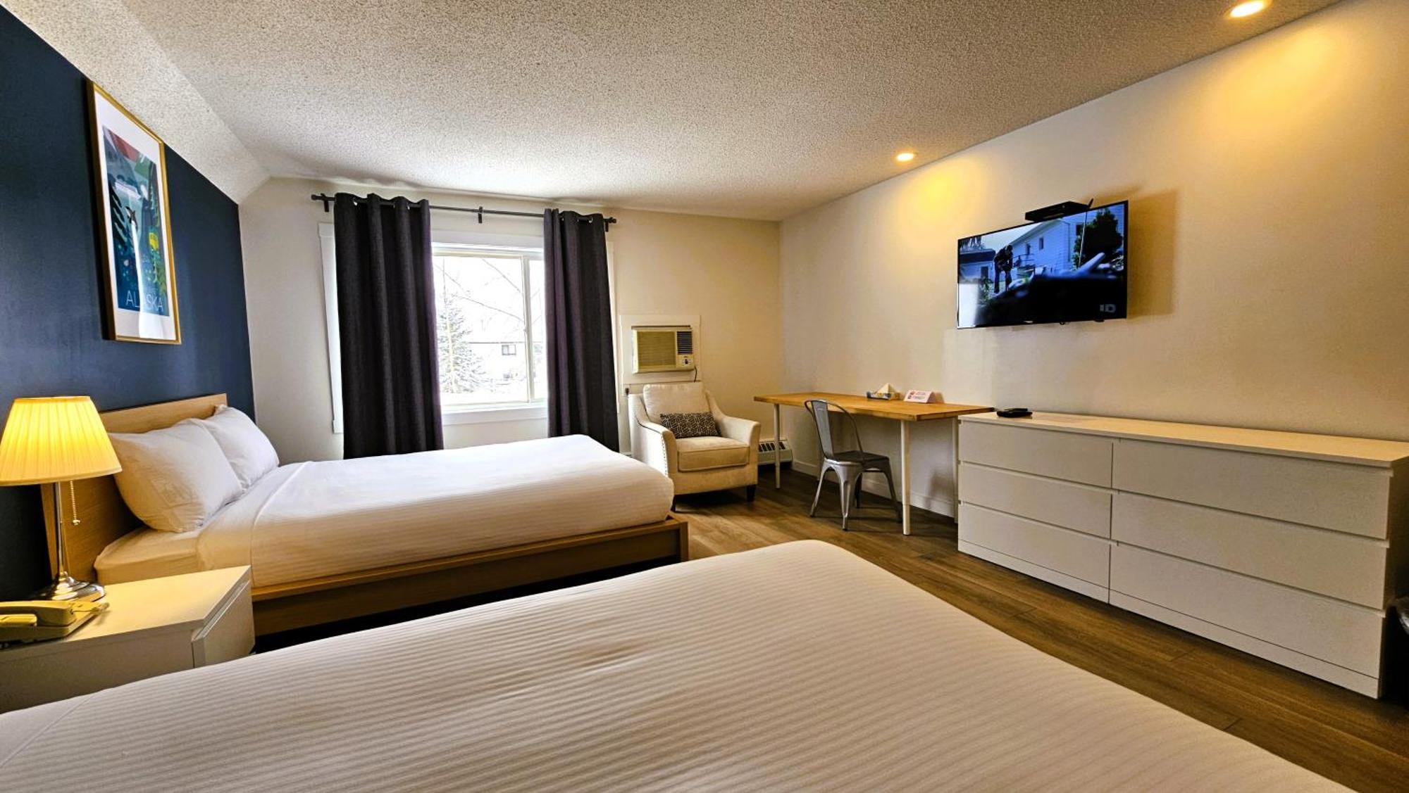 Cloud 9 Inn Whitecourt Buitenkant foto