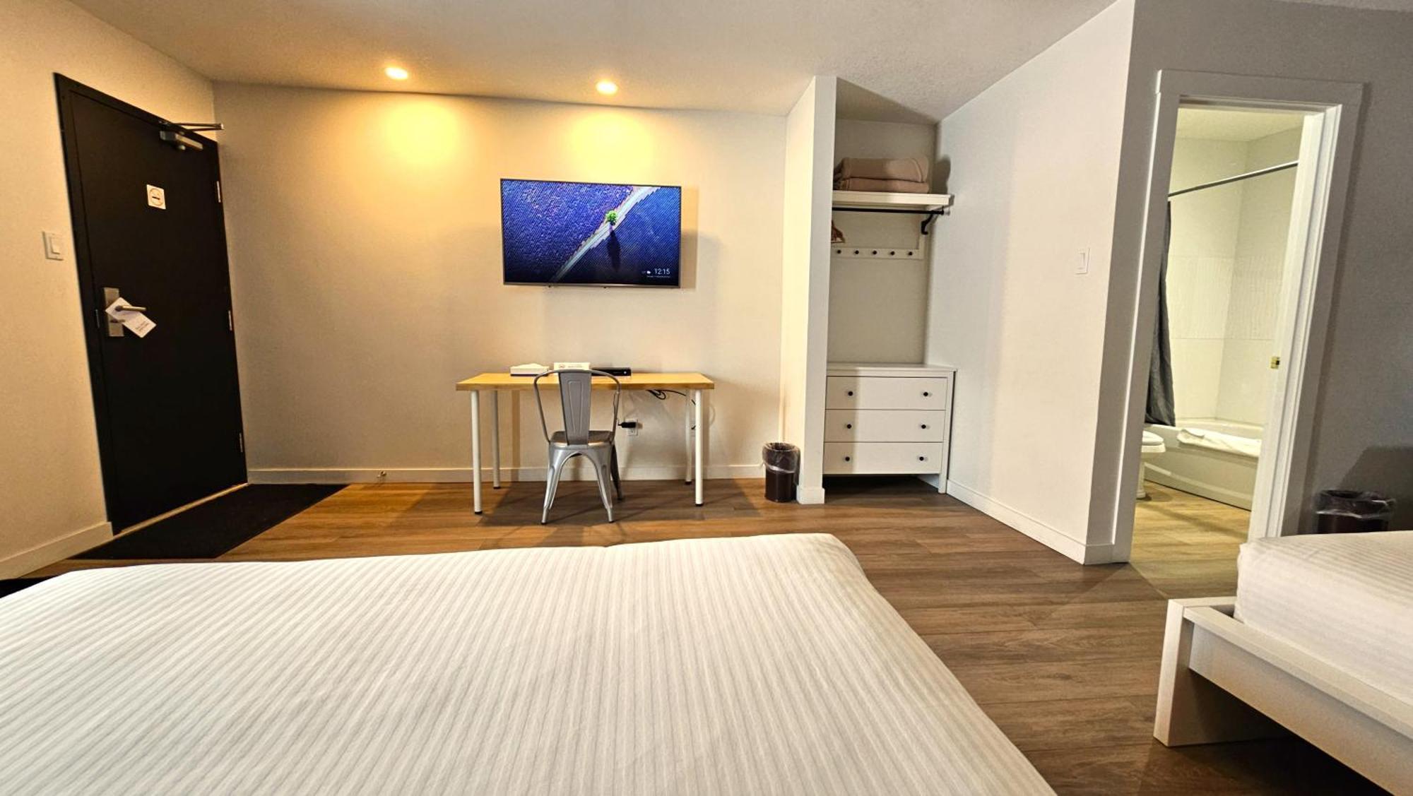 Cloud 9 Inn Whitecourt Buitenkant foto