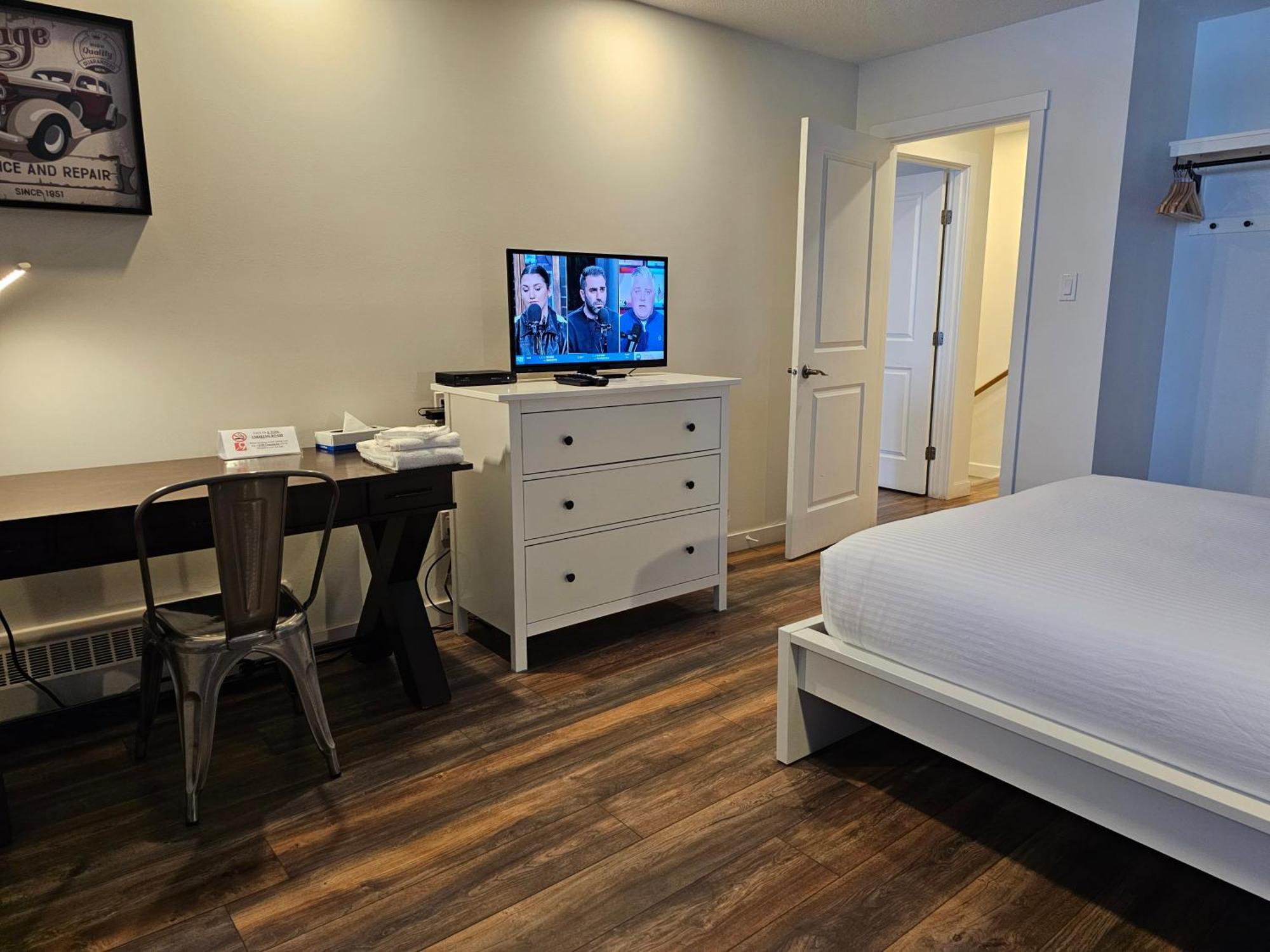 Cloud 9 Inn Whitecourt Buitenkant foto