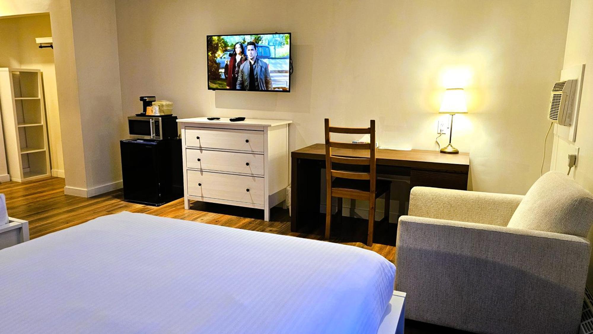 Cloud 9 Inn Whitecourt Buitenkant foto