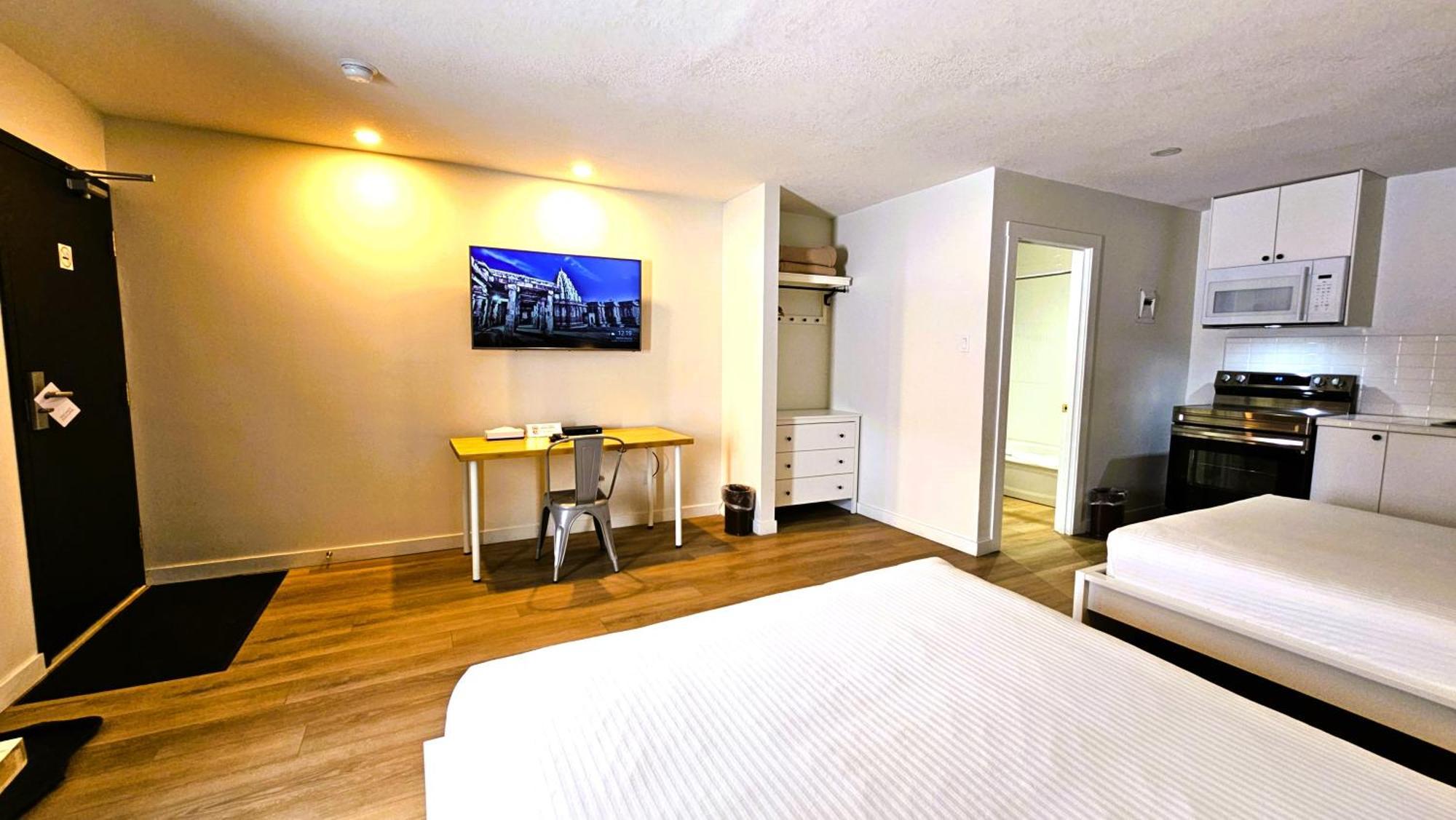 Cloud 9 Inn Whitecourt Buitenkant foto