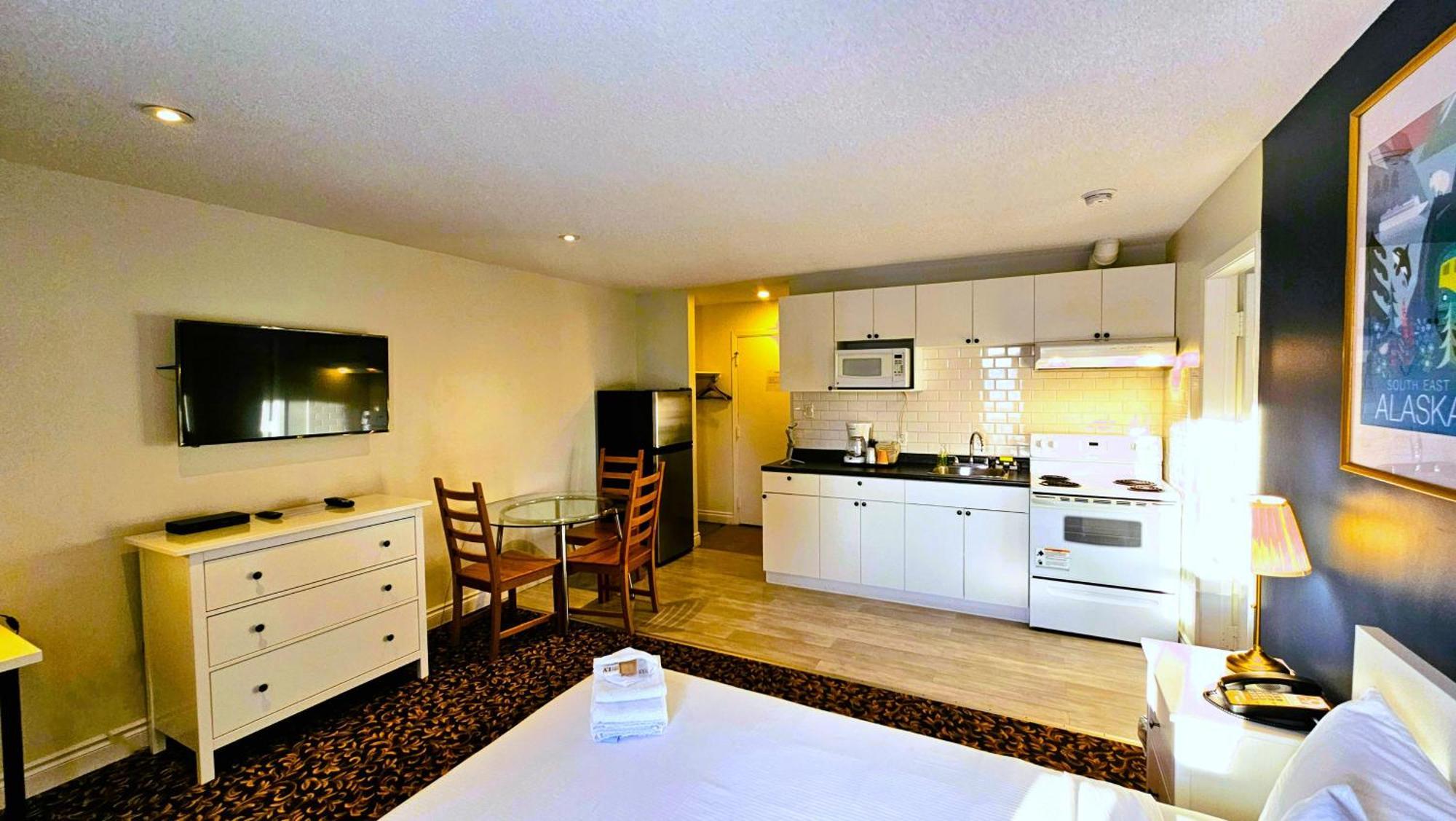 Cloud 9 Inn Whitecourt Buitenkant foto